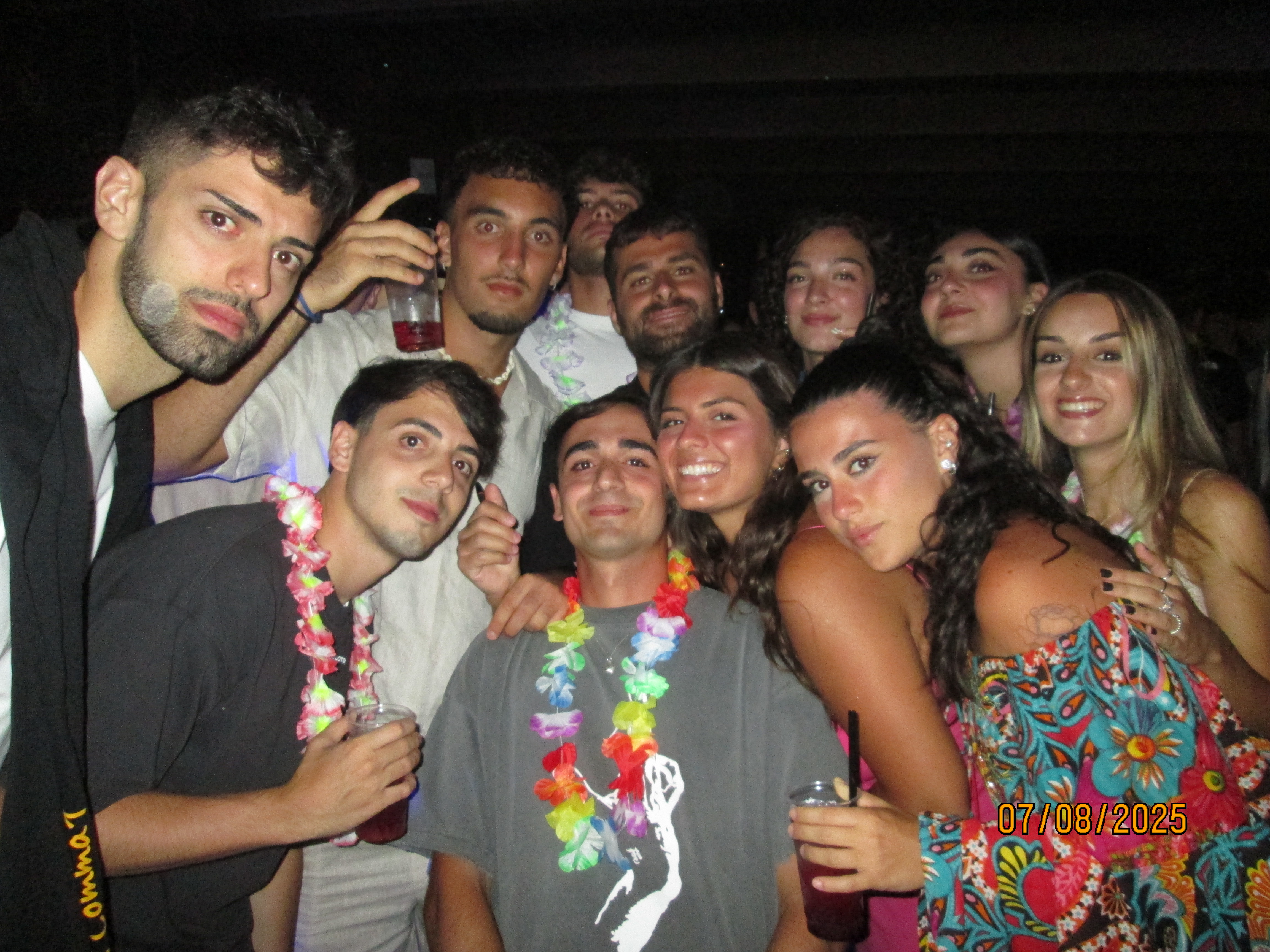 Il gruppo durante una festa estiva